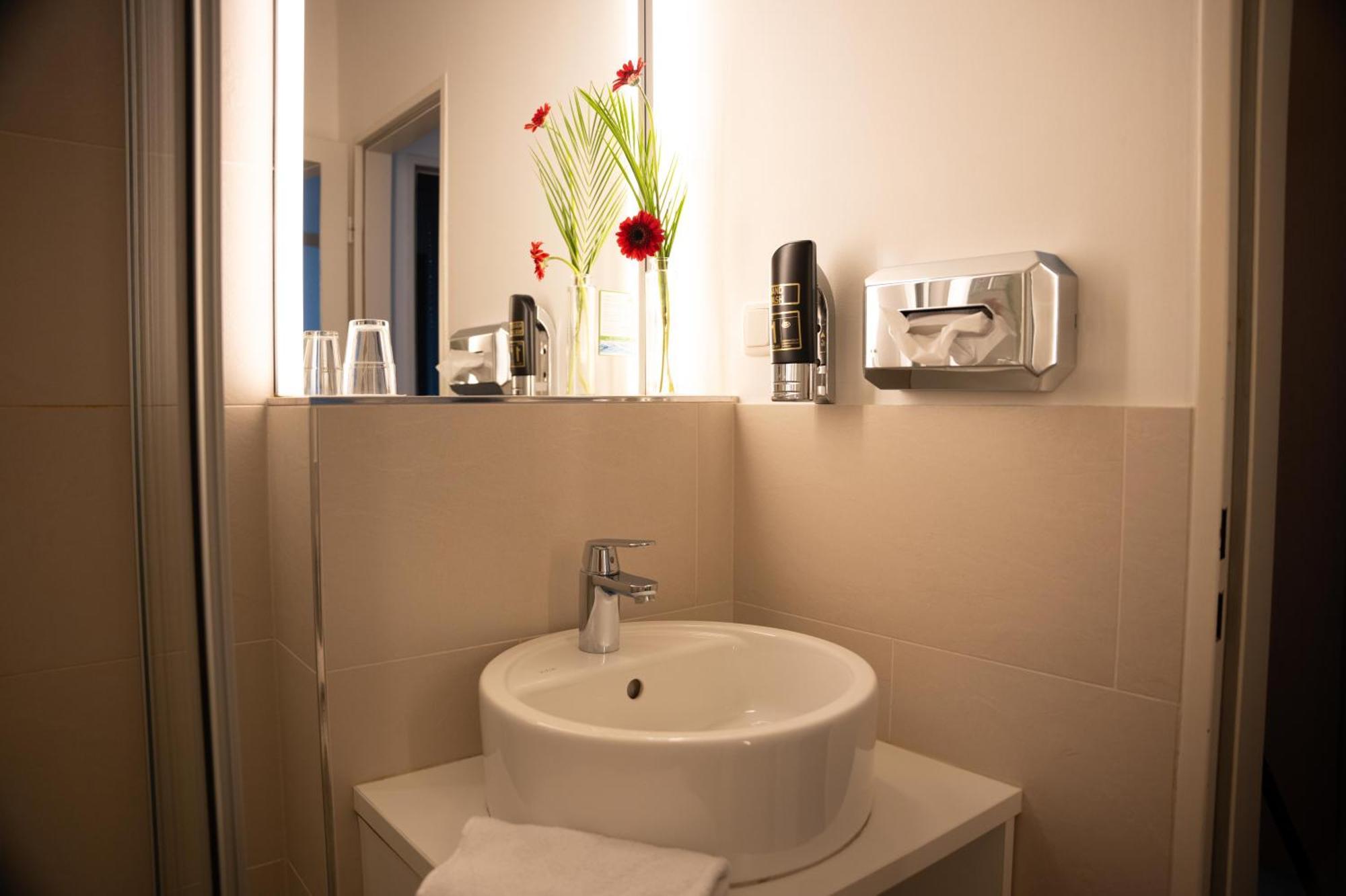 Hotel Medo Koeln Ngoại thất bức ảnh